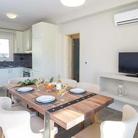 Remvi And Olive Grove Villa